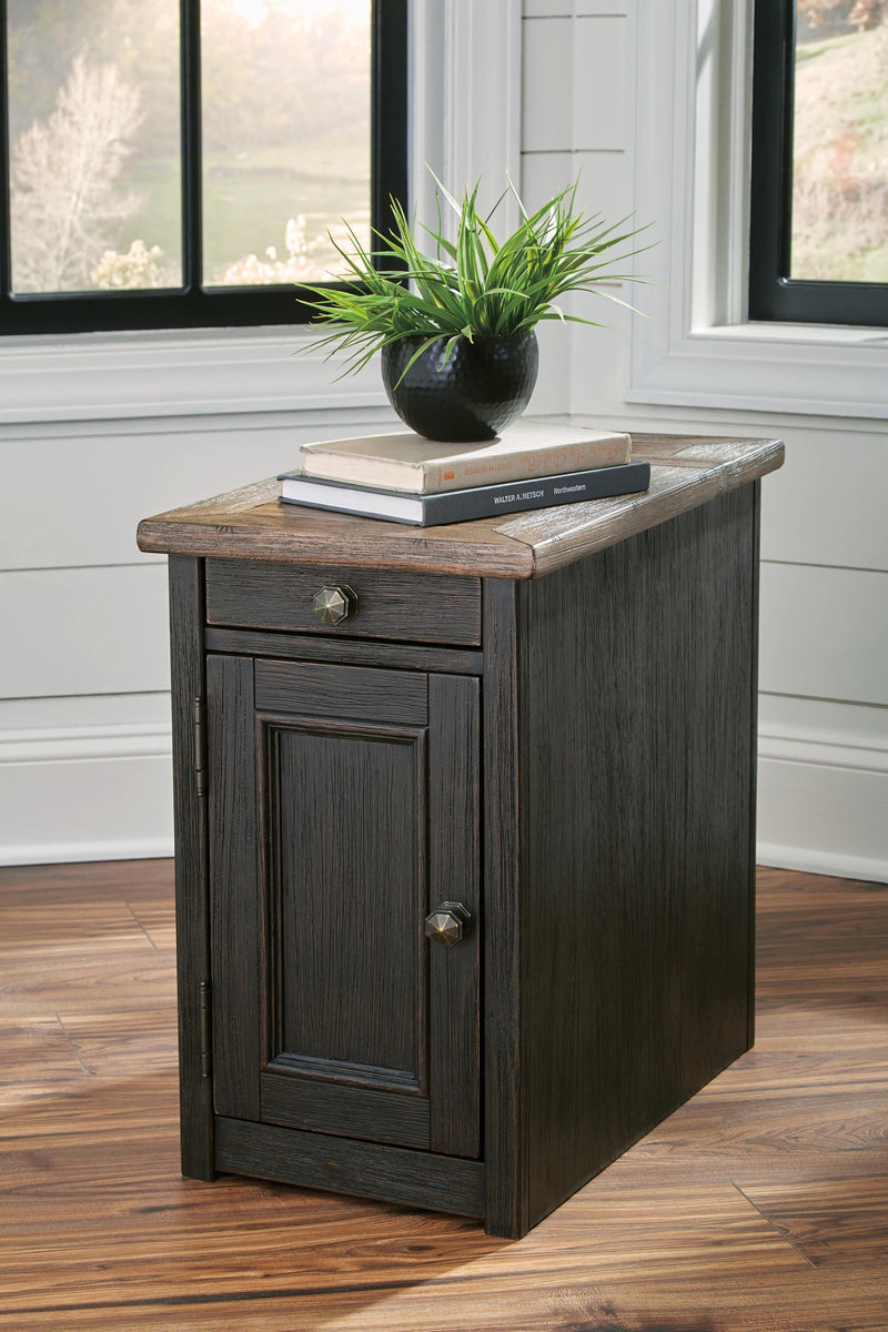 Tyler Creek Table Set