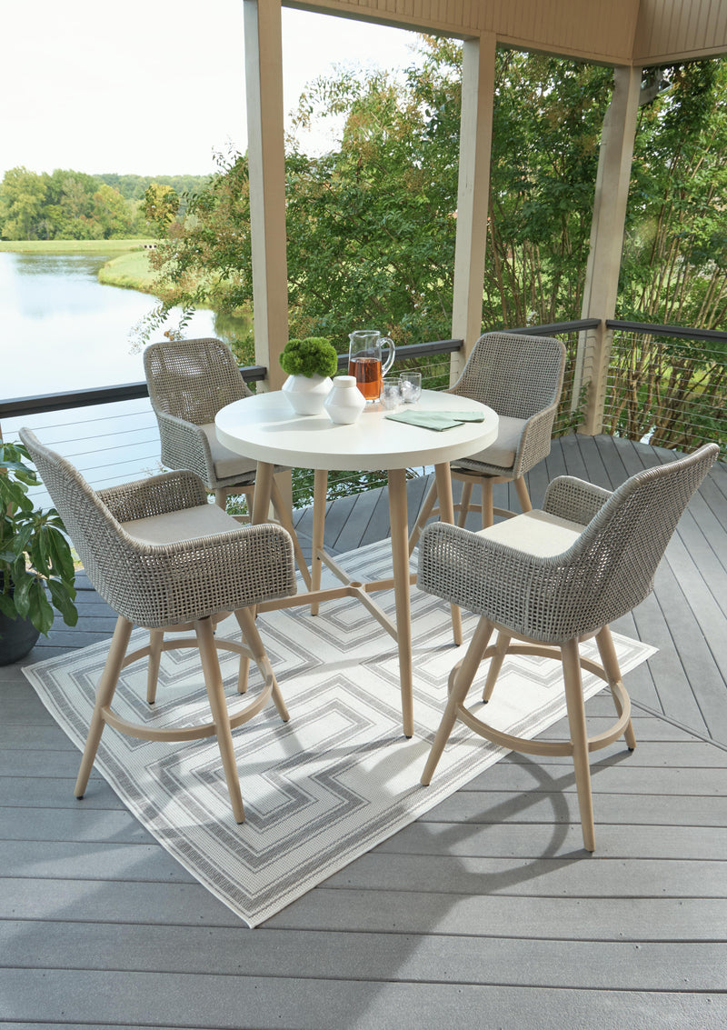 Seton Creek Outdoor Dining Package