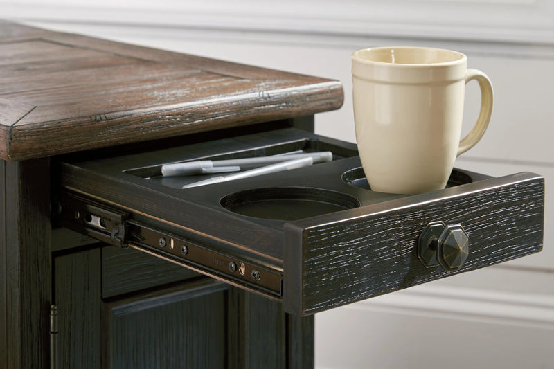 Tyler Creek Table Set